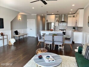 2514 W Diversey Ave-Unit -#3W in Chicago, IL - Building Photo - Building Photo