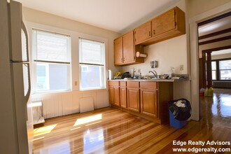 21 Boulevard Ter, Unit 1 in Boston, MA - Building Photo - Building Photo