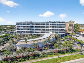 3589 S Ocean Blvd in South Palm Beach, FL - Building Photo - Building Photo