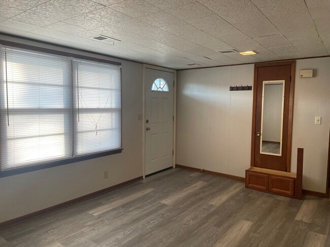 604 East St in Parkville, MO - Building Photo - Building Photo