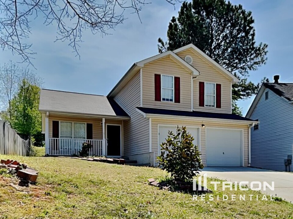 3886 Ligney Creek Ct in Snellville, GA - Foto de edificio