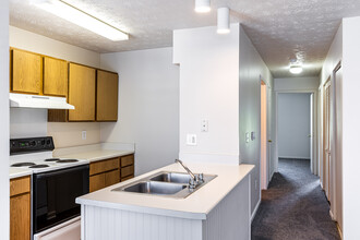 Crooked Creek Apartments in Kansas City, MO - Building Photo - Interior Photo