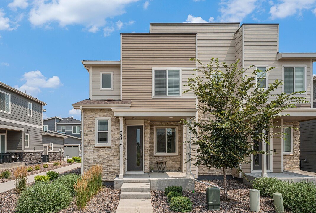 23577 E 5th Pl in Aurora, CO - Building Photo