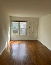 2544 N Buena Vista St in Burbank, CA - Foto de edificio - Building Photo