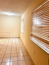 7283 W 24th Ave in Hialeah, FL - Foto de edificio - Building Photo