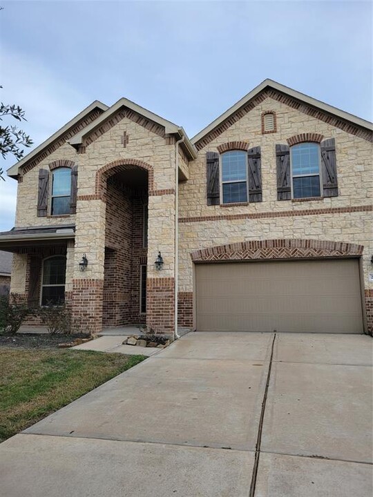 2019 Sanders Hollow Ln in Rosenberg, TX - Foto de edificio