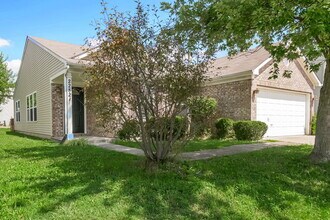 2282 Shadowbrook Dr in Plainfield, IN - Foto de edificio - Building Photo