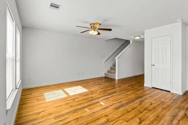 169 Iris St in Livingston, TX - Foto de edificio - Building Photo