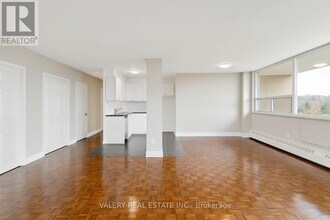 890 Jane St in Toronto, ON - Building Photo - Building Photo