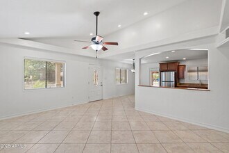 744 E Meadow Ln in Phoenix, AZ - Building Photo - Building Photo