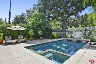 1430 Bonnell Dr in Topanga, CA - Foto de edificio - Building Photo