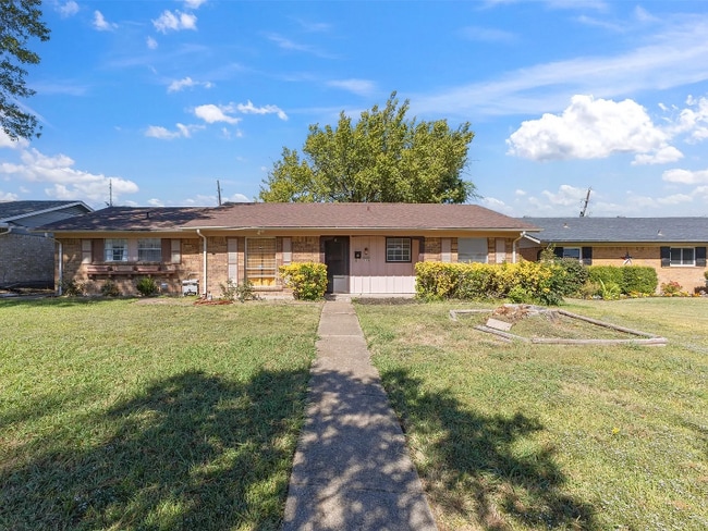 property at 3109 Point E Dr