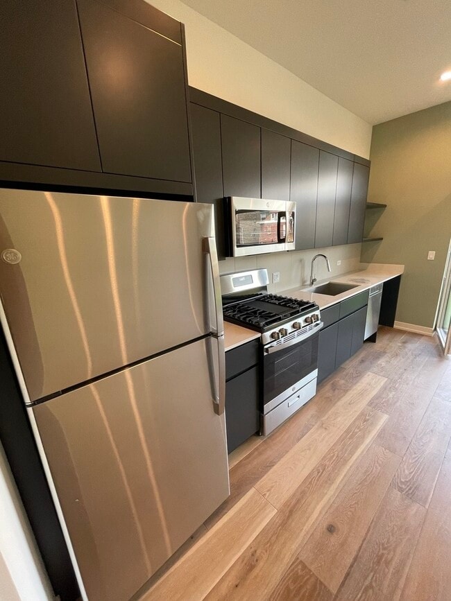 property at 4513 N Clark St
