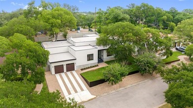 2704 Mountain Laurel Dr in Austin, TX - Building Photo - Building Photo