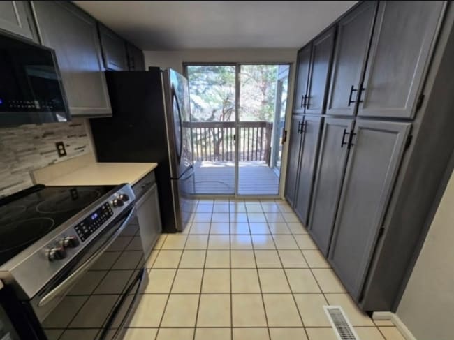 property at 1470 S Quebec Way