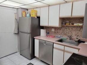 251 174th St, Unit 1208 in Sunny Isles Beach, FL - Foto de edificio - Building Photo