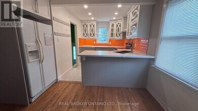 75 Vanbrugh Ave in Toronto, ON - Building Photo - Building Photo