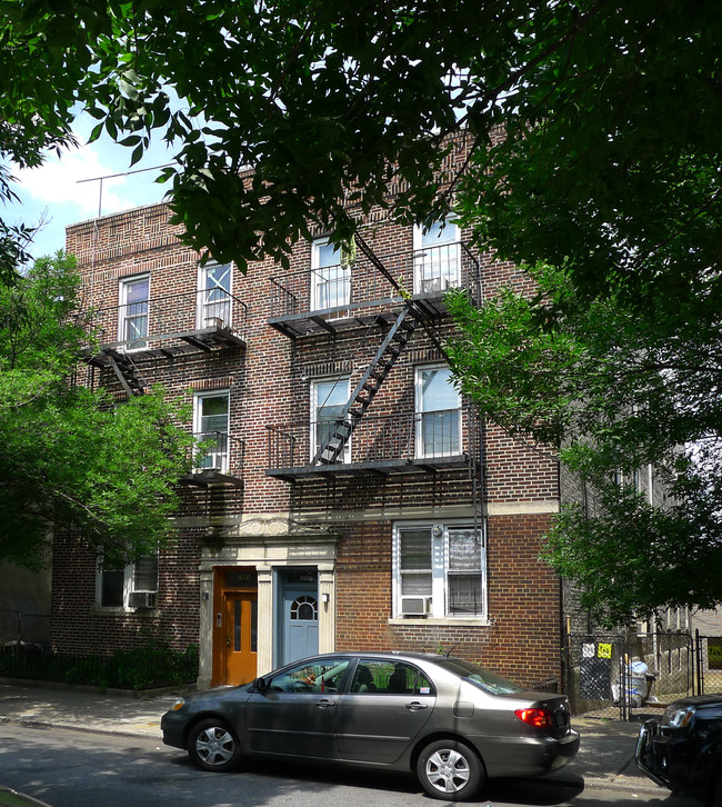 18-87 Troutman St in Flushing, NY - Building Photo - Building Photo