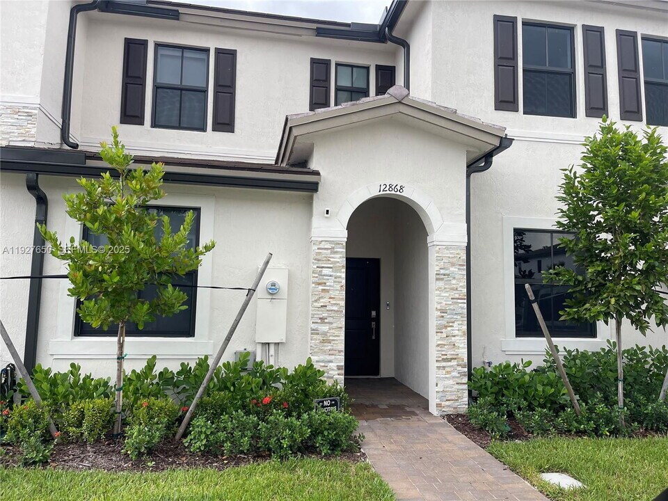 12868 SW 232nd Ln in Princeton, FL - Building Photo