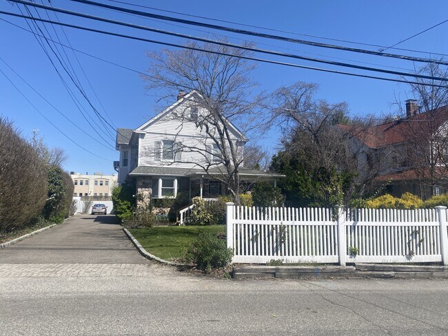 19 Mill Ln in Halesite, NY - Building Photo - Building Photo