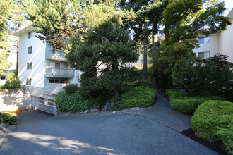 Chartwell House in Victoria, BC - Building Photo - Building Photo