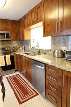 319 NE 14th Ave, Unit 108 in Hallandale Beach, FL - Building Photo - Building Photo