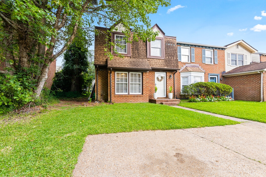 476 Falling Ln in Virginia Beach, VA - Building Photo