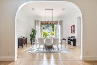 12094 Summit Cir in Beverly Hills, CA - Building Photo - Building Photo