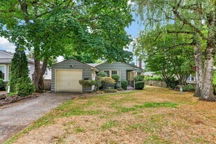 2124 NE 78th Ave in Portland, OR - Building Photo