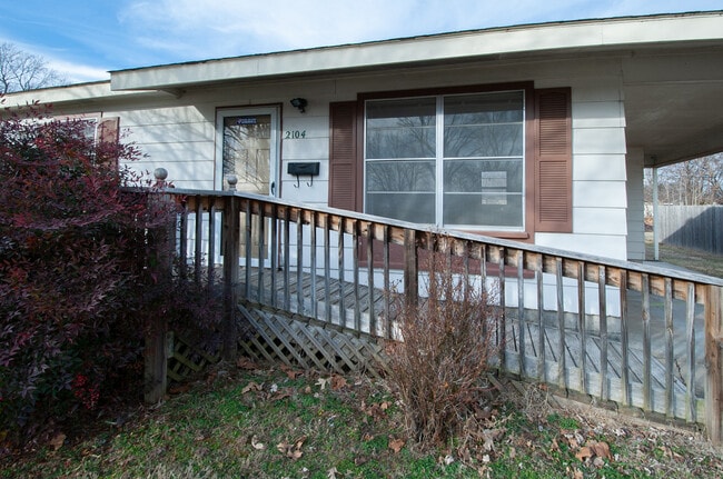2104 Sycamore Pl in Springdale, AR - Building Photo - Building Photo