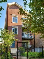 1947 W Erie St in Chicago, IL - Building Photo