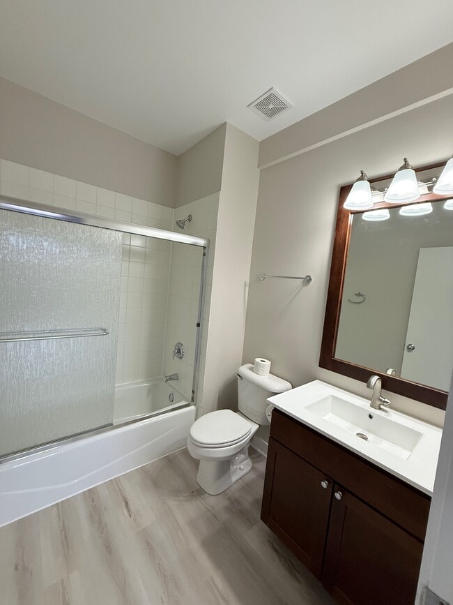 2864 N River Walk Dr in Chicago, IL - Foto de edificio - Building Photo