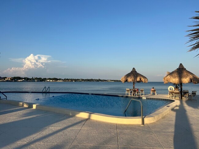 property at 7200 Sunshine Skyway Ln S