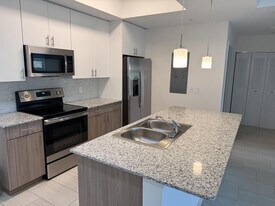 Superior Manor II in Miami, FL - Building Photo