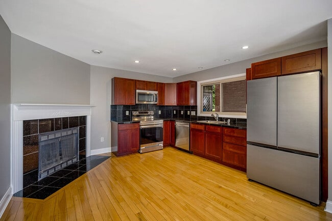 2132 Gilbert Ave in Cincinnati, OH - Building Photo - Building Photo