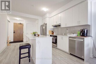 1035 Southdown Rd in Mississauga, ON - Building Photo - Building Photo