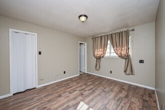 9630 Glenwood Forest Dr in Houston, TX - Building Photo - Building Photo