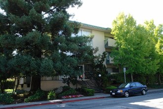 1501 Chapin Ave in Burlingame, CA - Foto de edificio - Building Photo