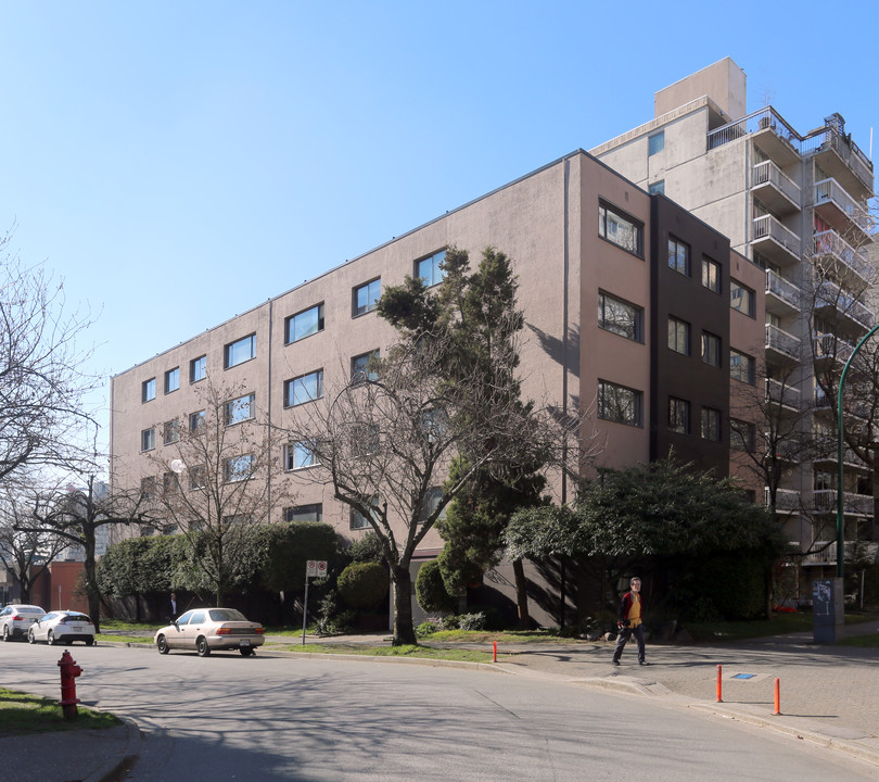 1153 Bute St in Vancouver, BC - Building Photo