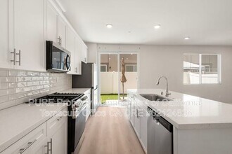40702 Birchfield Dr in Temecula, CA - Building Photo - Building Photo