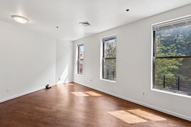 236 Newark Ave in Jersey City, NJ - Building Photo - Building Photo