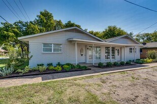 116 N 12th St in Midlothian, TX - Building Photo