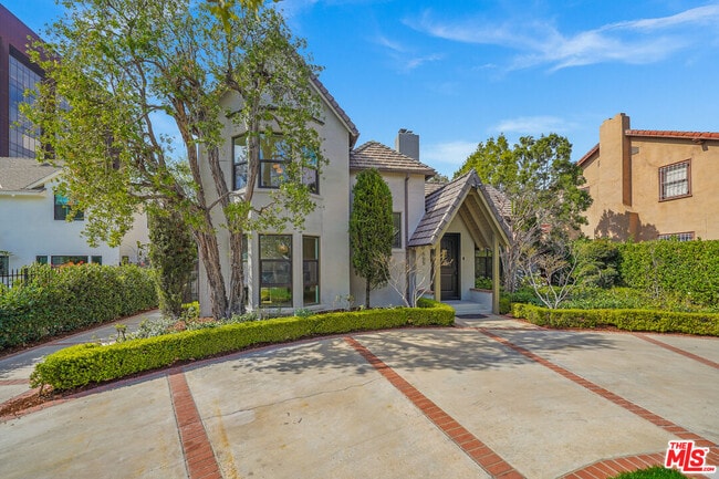 665 McCadden Pl in Los Angeles, CA - Building Photo - Building Photo