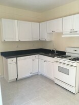 10 Parkway Rd, Unit 2 in Brookline, MA - Building Photo