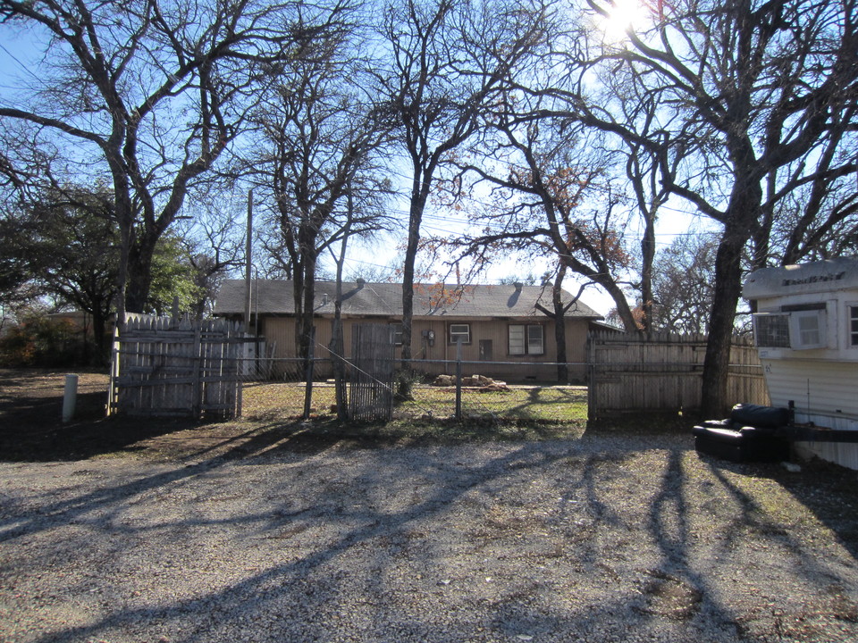 7800 Jacksboro Hwy in Fort Worth, TX - Foto de edificio