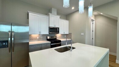 8110 Esther Acres Ln in Houston, TX - Building Photo - Building Photo
