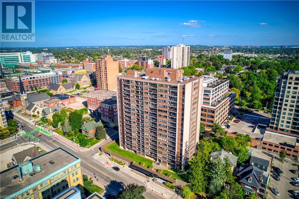221 Queen St S in Kitchener, ON - Building Photo