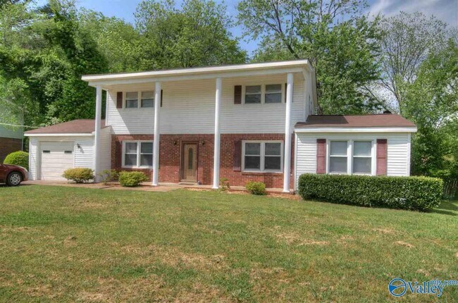 3716 NW Jamestown Dr in Huntsville, AL - Building Photo - Building Photo