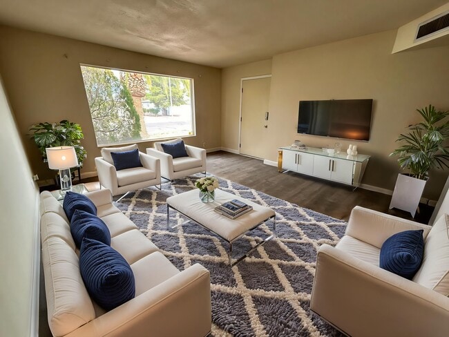 6049 E Albany St in Mesa, AZ - Foto de edificio - Building Photo