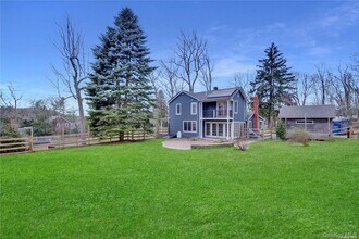 42 Blydenburgh Ln in Brookhaven, NY - Building Photo - Building Photo